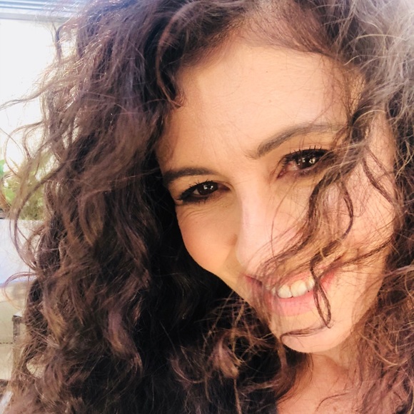 Meet your Posher, Caroline - Picture 1 of 1